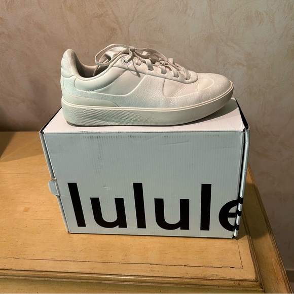 Womens lululemon white leather cityverse sneaker in size 7 style LW9FFIS - Picture 1 of 13